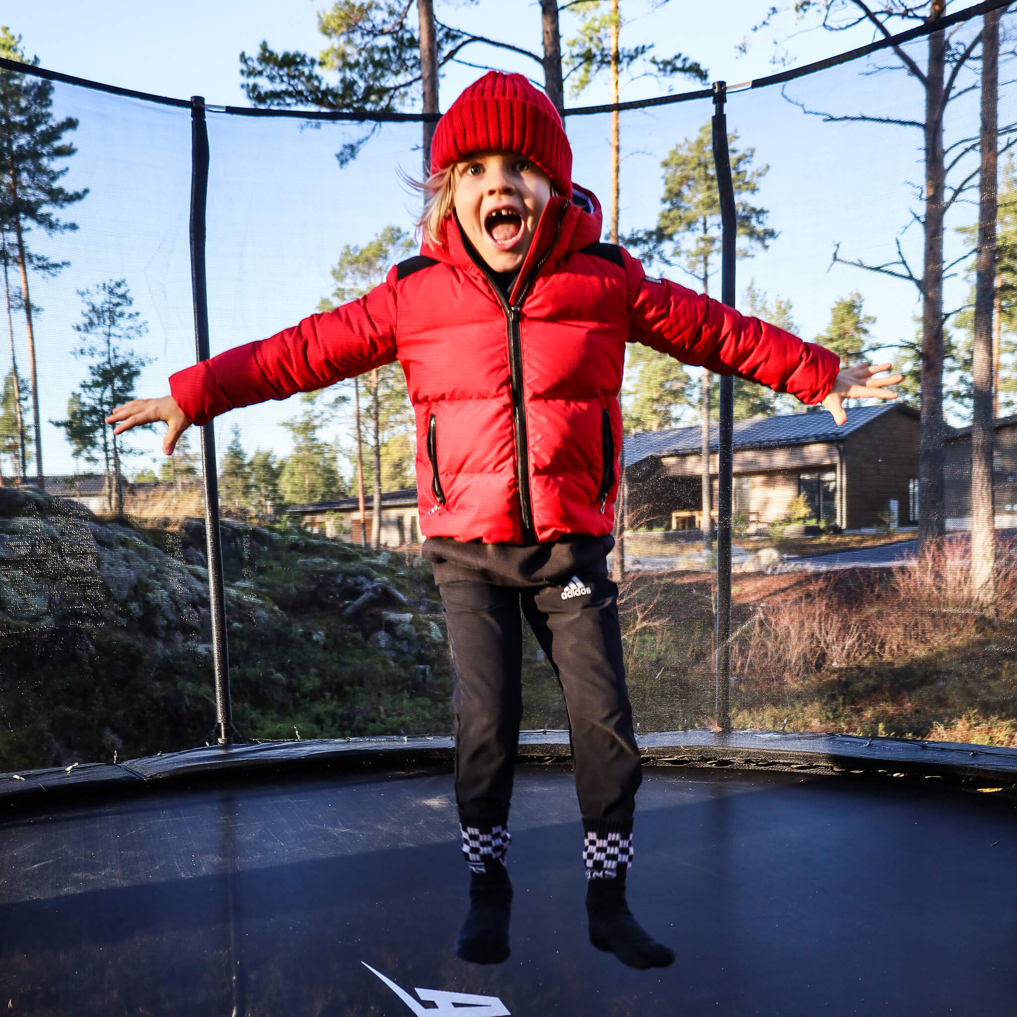 ACON Air 4,3 m Rundes Trampolin mit Premium-Netz und Leiter, schwarz - Image 3