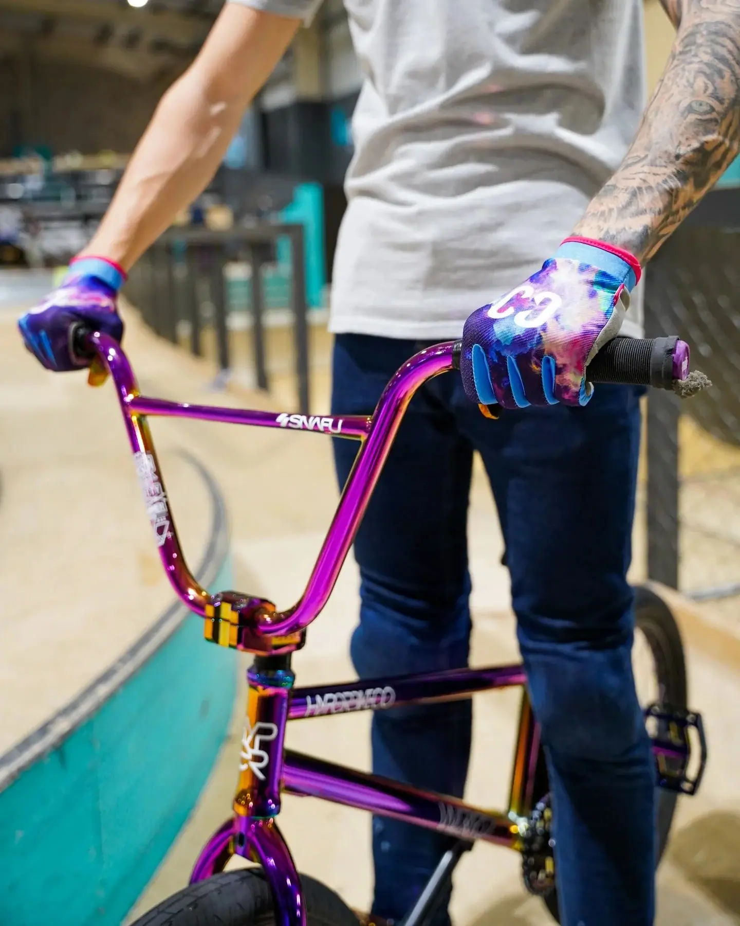 Core Protection Gloves Aero Neon Galaxy - Image 5