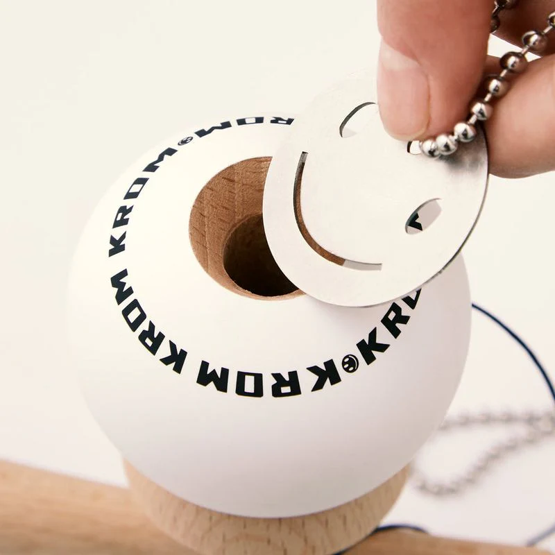 Krom Kendama Chain Coin - Image 4